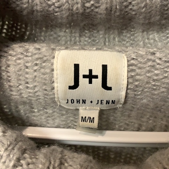 john + jenn grey sweater size M - Picture 2 of 3